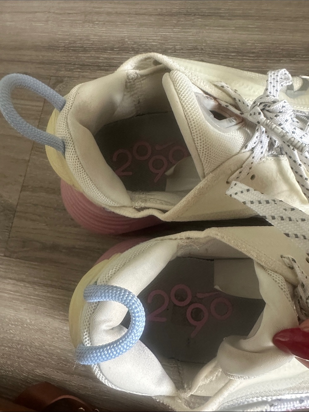 Nike Women's Airmax 2090 Cream, Pink, Purple - Picture 9 of 11